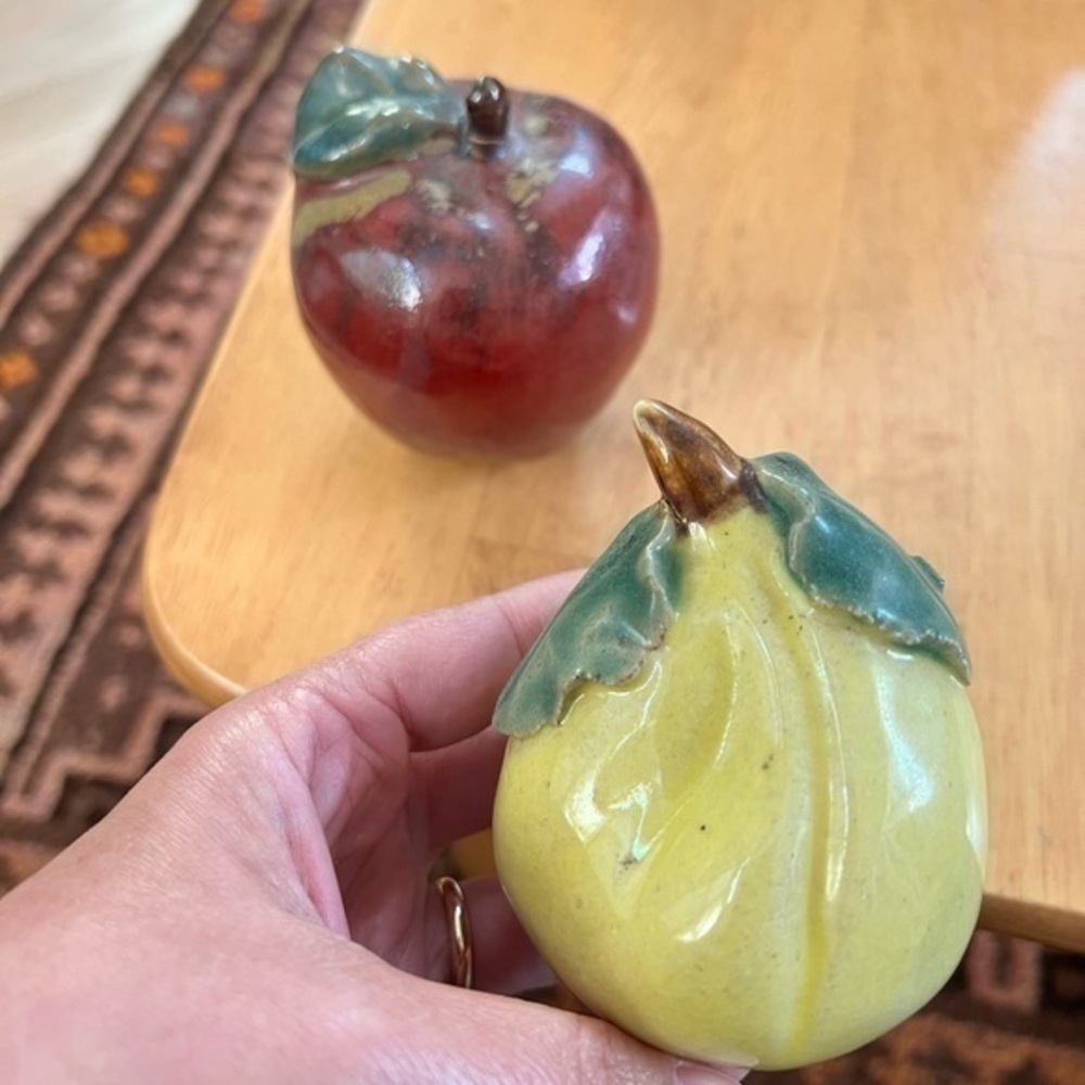 ๐ ๐Set of 2 vintage hand made ceramic apple and pear with shiny glaze.